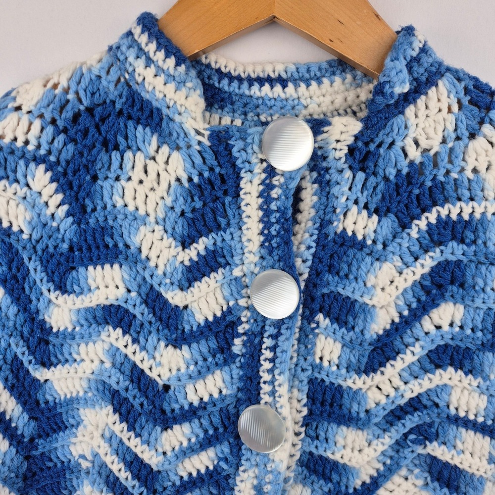 Vtg 70s 80s‎ Crochet Poncho Blue White Chevron Fringe Handmade Boho Hippie Cape - Picture 8 of 11